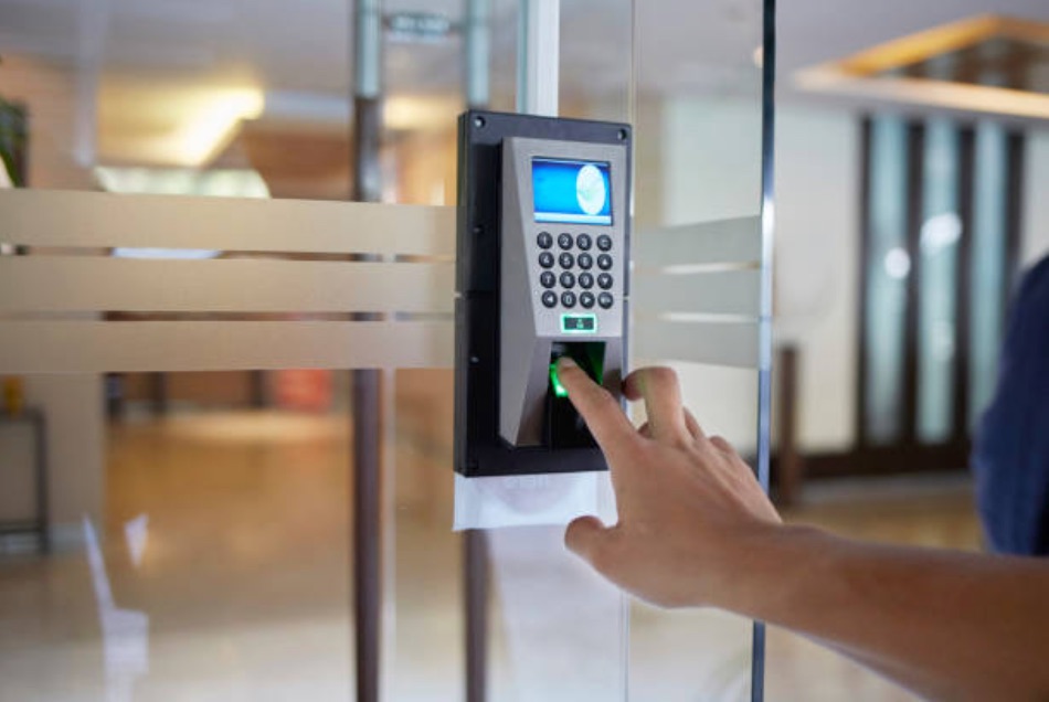 Access control panel for commercial doors